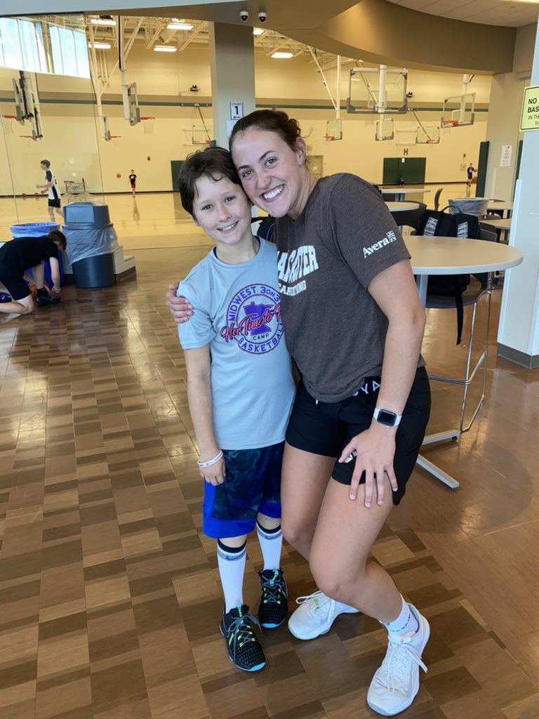 LilySchoknecht's tweet photo. @nelsonba25 @MWBBallTraining We had the best summer!! Delaney impacted me more than she will ever know!! See you all this winter 🏀🐴 https://t.co/KfLv1DoT6I