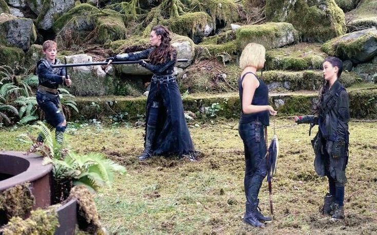 alyciajasminz's tweet photo. Lexa is training Aden while Clarke and Madi are arguing over who’s gonna cook dinner. 

WE WERE ROBBED. https://t.co/R3IzHzV0TW