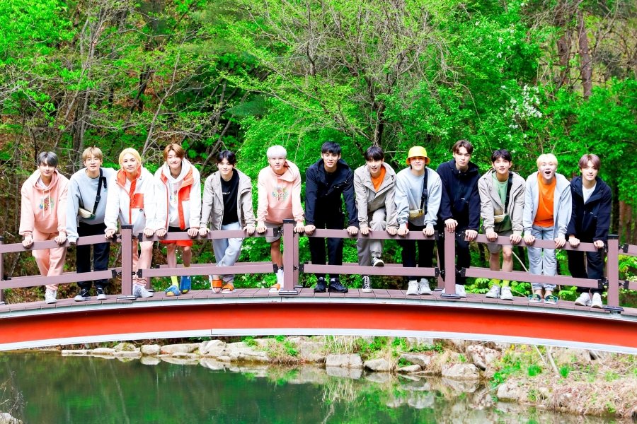 soompi's tweet photo. WATCH: #SEVENTEEN Spends A Week In The Forest For Their Own Edition Of HYBE Reality Show "In The SOOP"
https://t.co/BwY6fnTKrN https://t.co/t8bKp0687w