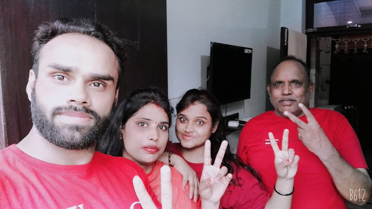 Unique_Arti20's tweet image. #Redfamily ❤️❤️
Papa😊 Bhai💪 Siso😍 and Me🤗
#GoodMorningEveryone