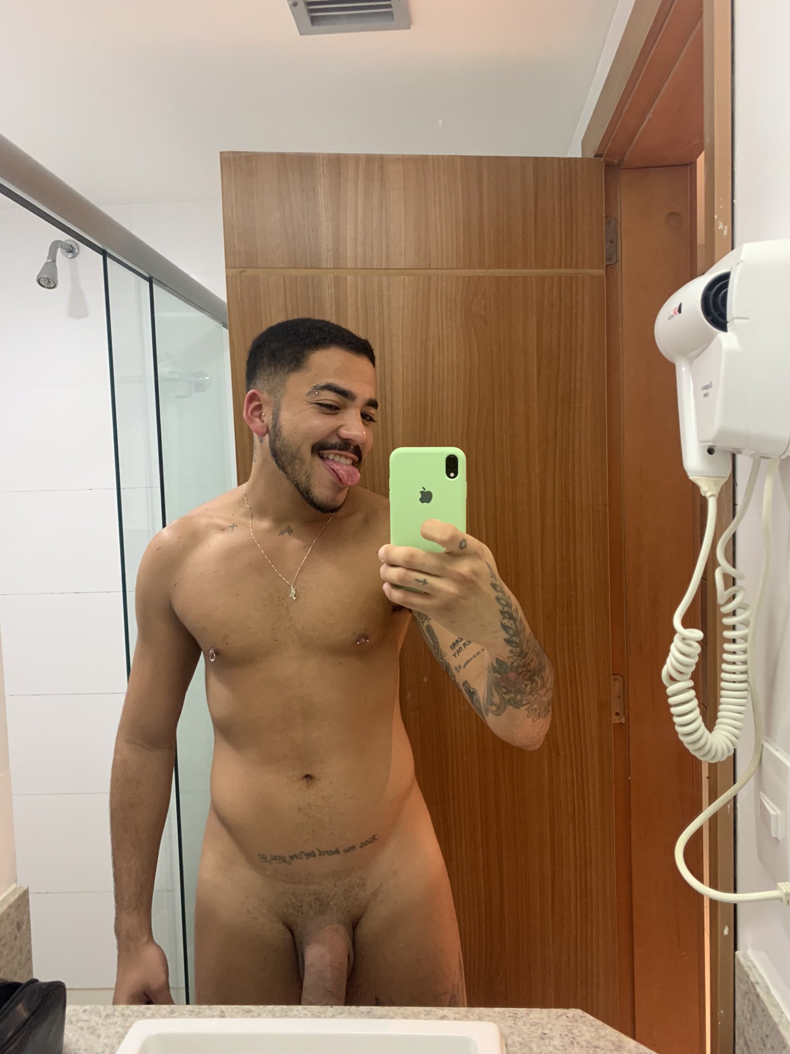 1 pic. 📸🍆 https://t.co/94HiabIrR9
