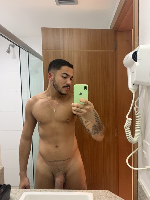 2 pic. 📸🍆 https://t.co/94HiabIrR9
