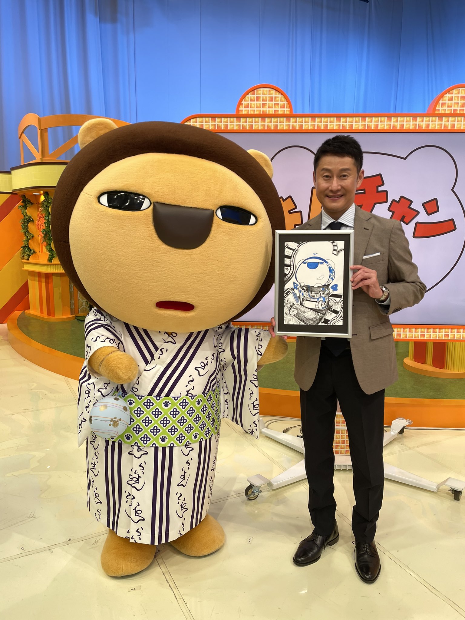 よんチャンtv 今日の よんチャンtv アーっト驚く学生さん 祇園 の2人が取材した 空想の物語を一枚の絵に 万年筆を使いこなす女子高生 六甲アイランド高校 清水遥香さん Mbsの日常を物語として 捉えて描いたコラボ作品 素敵な作品を ありがとうご