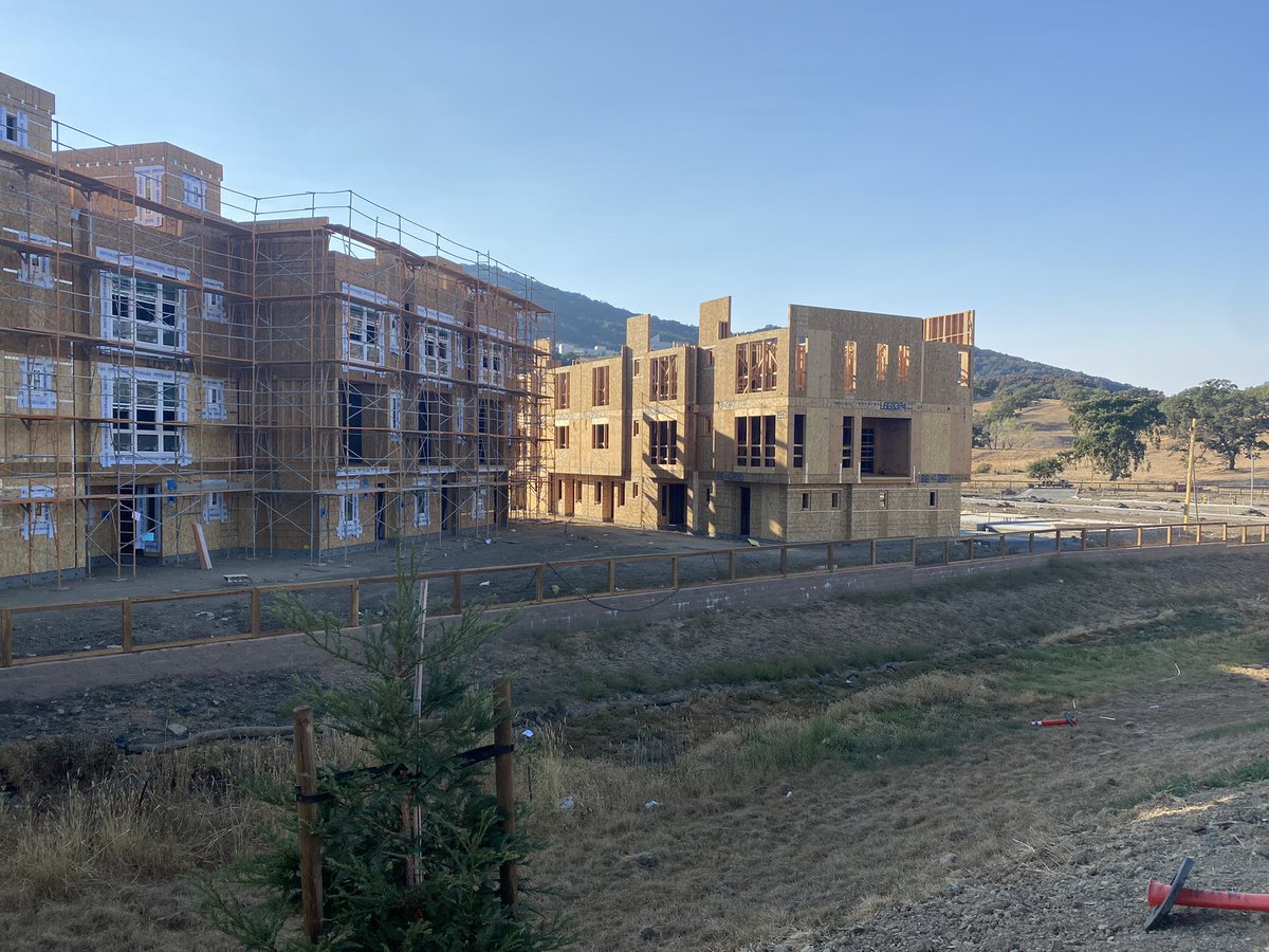 “Verandah” for @LandseaHomes at Novato, California built using FIOSS®️ by Entekra. These homes are framed to the highest quality standards using premium Kiln Dried lumber utilizing the worlds most technologically advanced framing automation. #quality