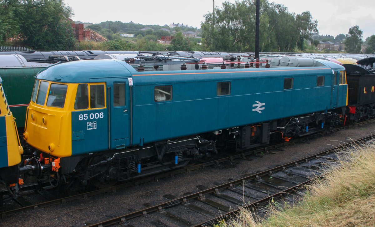 beeranddiesels's tweet photo. In August 2014, on the same weekend as our last Tweet, we visited Barrow Hill on a very wet day and got thoroughly drenched having an otherwise very enjoyable look around! #Class40 #Class85 #Class89 #BarrowHill @barrowhill41 https://t.co/qGzr8UiFhS