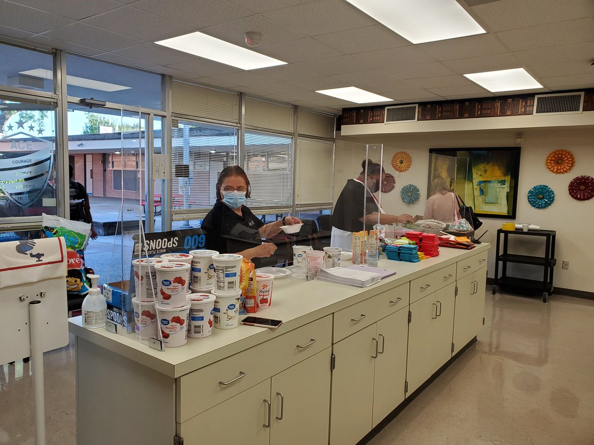 TalithaLaw1's tweet image. Starting off today with a small morning treat for this Humpday... yogurt and the fixins, donuts, granola bars, juice and coffee #ACElevelup #Aldineforward #Worshamwildcats