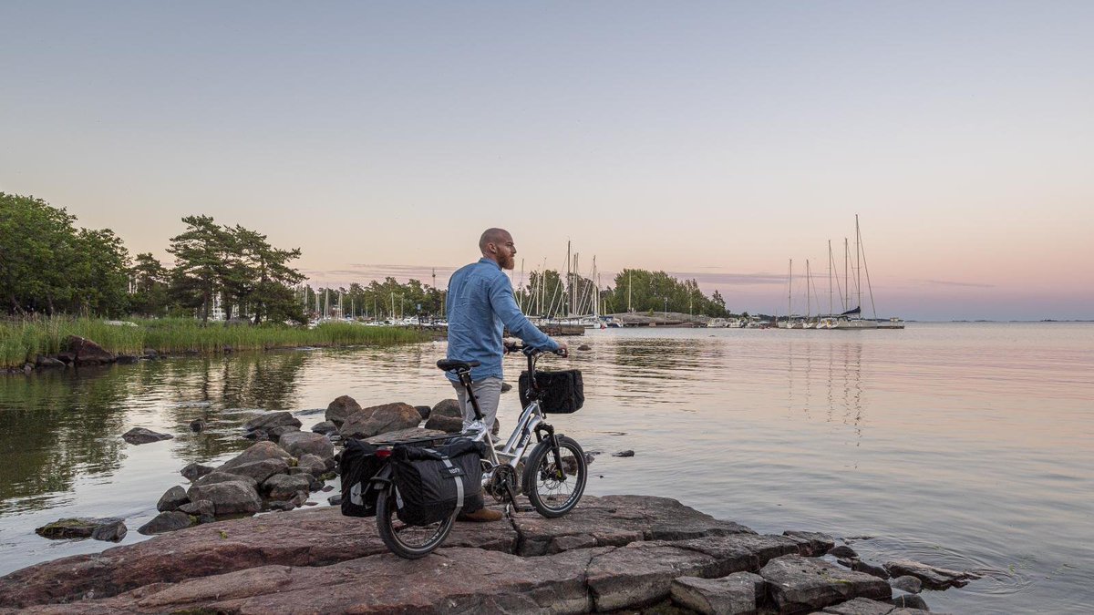 DiscoverFinland's tweet photo. You're never more than 15 minutes from nature in Helsinki, easily explored by walking, tram, bus, train, metro, and bicycle - a guide by @myhelsinki: https://t.co/NNhe8E21WS https://t.co/BRAiuIjBmn