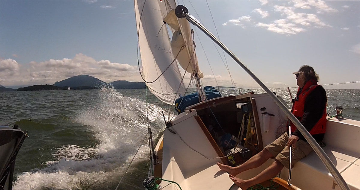 bigsnit's tweet photo. When you're reefed down and you've got your hands full, your gimballed Go Pro B-cam becomes your A-cam... #gopro #sailing #catalina22 #solosailing #reefed #vancouver #straitofgeorgia #beating #justabitofchopandlowsoutherlyswell #canada #northsails #reefedmain https://t.co/BcXdOuTZJy