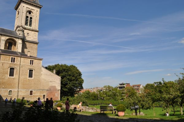 visitgent's tweet photo. Discover Ghent with @spottedbylocals: St Peter's Abbey -- Did you know that, apart from beer, there are also Belgian wines? This abbey makes just enough to keep the tradition alive, but with its relaxing garden, it just might be paradise...
https://t.co/6otSi54RHZ https://t.co/bpD6krLaXa