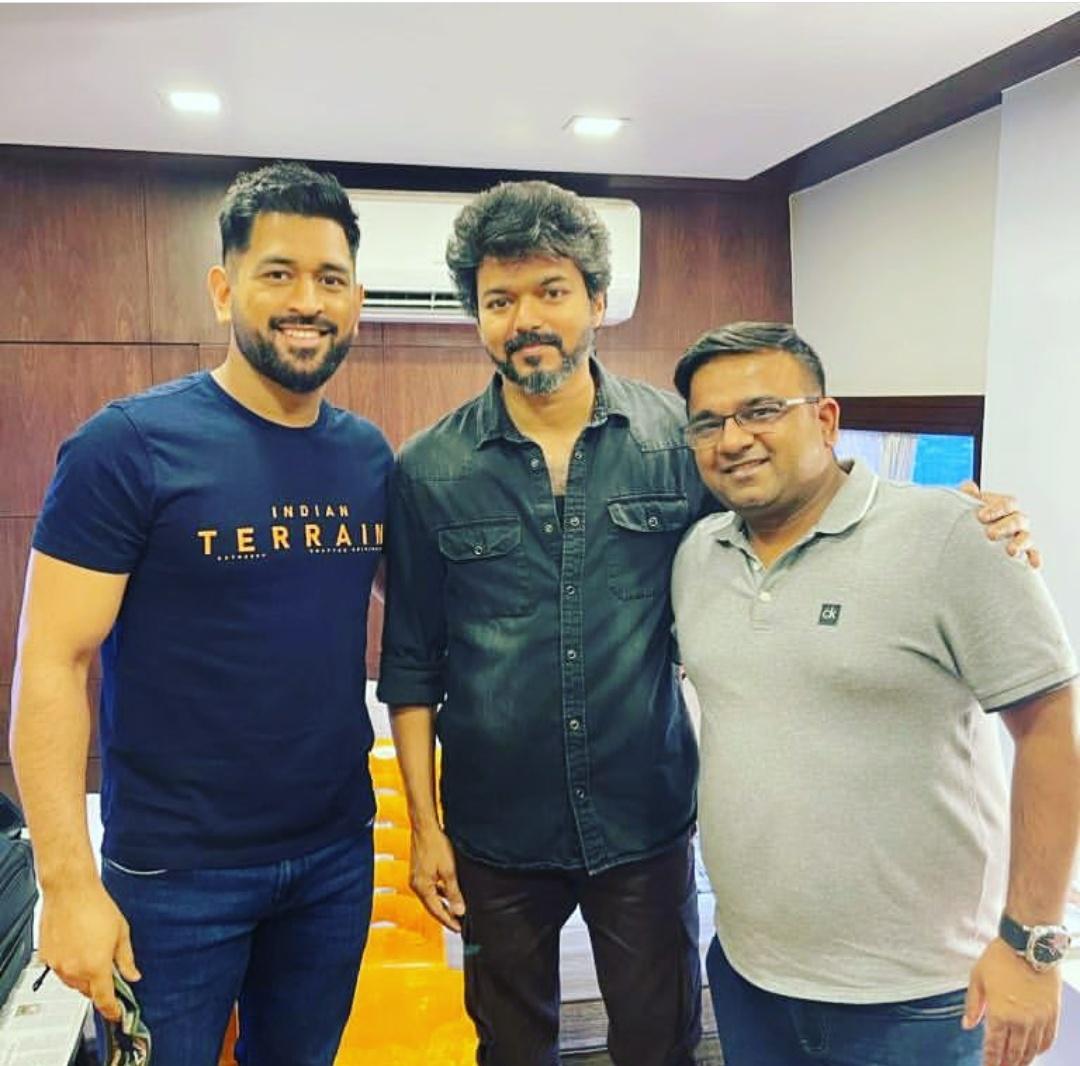 TrendsDhoni's tweet photo. The MASS ICONS @msdhoni and @actorvijay have reunited at Chennai today 😎🔥

#WhistlePodu | #MSDhoni | #Beast https://t.co/EAMJUTueiR