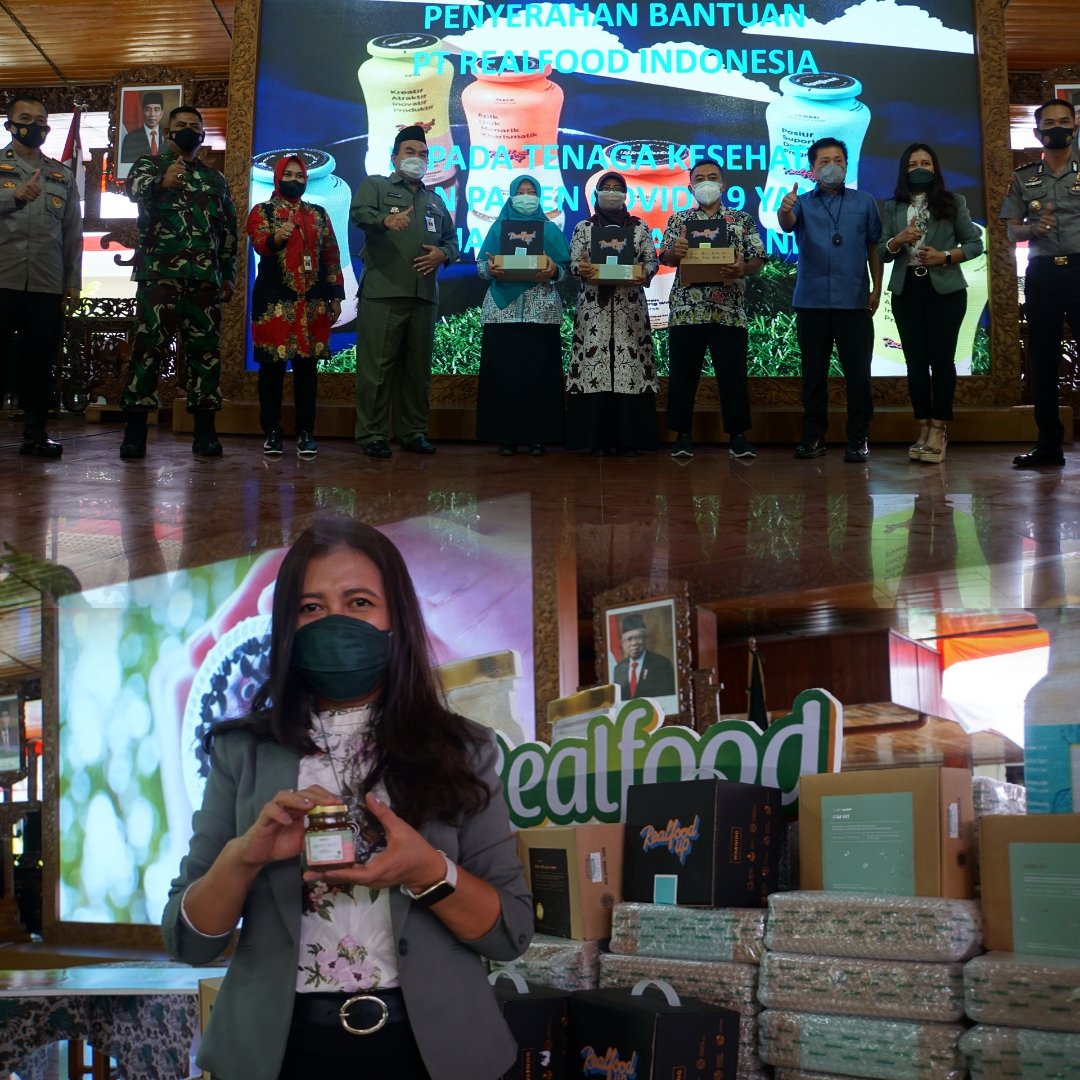 AriefRohman_838's tweet photo. Alhamdulillah….
Terimakasih banyak, hari ini Blora dapat bantuan dari PT. Realfood Winta Asia Bojonegoro senilai hampir 1 miliar berupa minuman suplemen kesehatan untuk mendukung percepatan penyembuhan Covid-19, dan menjaga imunitas. https://t.co/MTlYZsmP3E