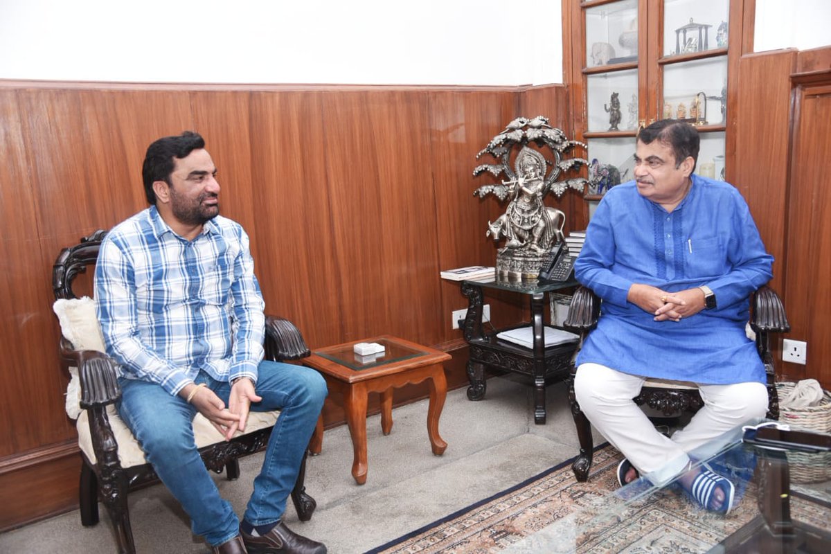 hanumanbeniwal's tweet photo. आज दिल्ली में केंद्रीय सड़क,परिवहन एवं राजमार्ग मंत्री श्री @nitin_gadkari जी से मुलाकात करके नागौर संसदीय क्षेत्र व नागौर जिले में सड़कों से जुड़े विकास कार्यो को लेकर उनके आवास पर मुलाकात की,इस अवसर पर निम्न मांगो / मुद्दों पर पत्र दिया व चर्चा की -
1/1 https://t.co/XAEfHNdk6u