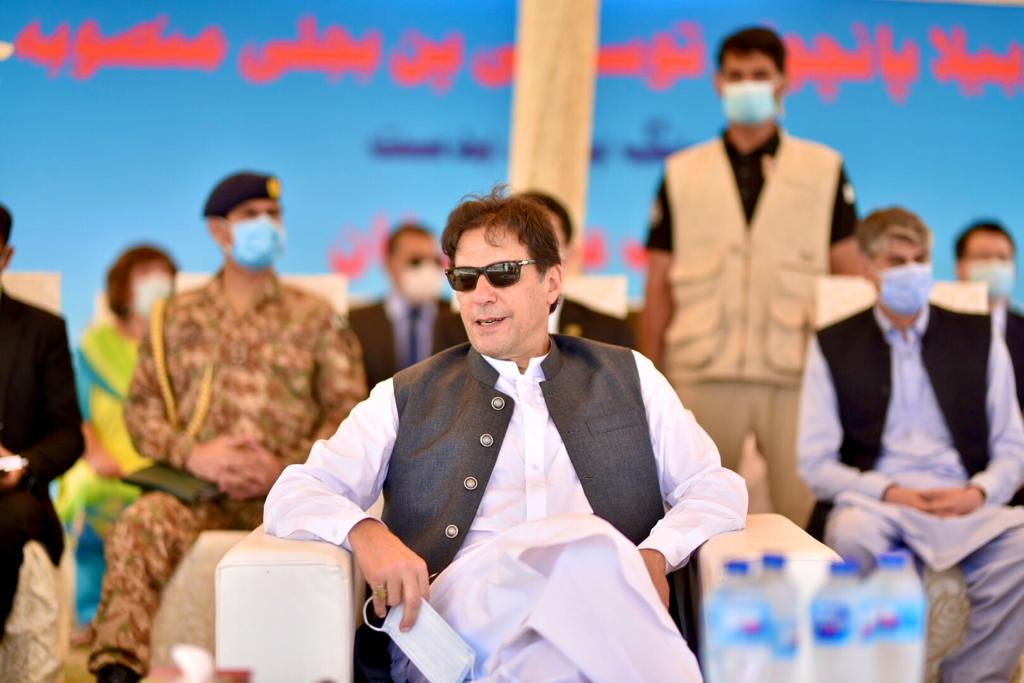 PakPMO's tweet photo. وزیراعظم عمران خان نے تربیلا ڈیم کے پانچویں توسیعی منصوبے کے سنگ بنیاد کی تقریب میں شرکت کی۔ وزیراعظم کو اس موقع پر چیئرمین واپڈا نے تفصیلی بریفنگ دی۔ https://t.co/gvLOdXnzBw