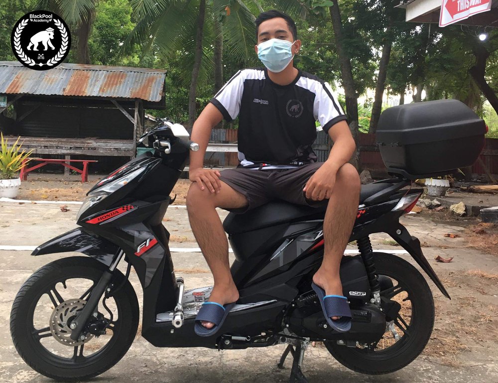 “Here in San Carlos the radio is always talking about Axie and the price of SLP... 

SLP is accepted in, I think, about 30% of shops in my city... 

We just pay instantly with Ronin-Ronin transfers to the vendor's wallets on our phones"

<a href="/BlackpoolHQ/">BlackPool Finance</a> - bit.ly/2VItfOW