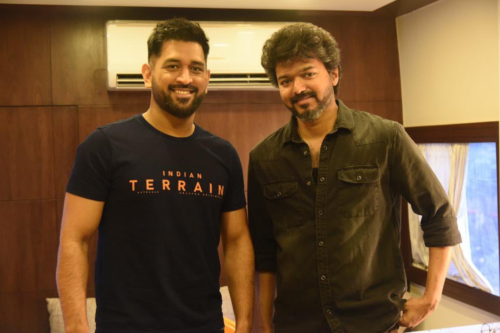 sekartweets's tweet photo. Thalapathy Vijay and @msdhoni met #Dhoni #ThalapathyVijay 👌👌 great pics ! https://t.co/MCXp5s8SOq