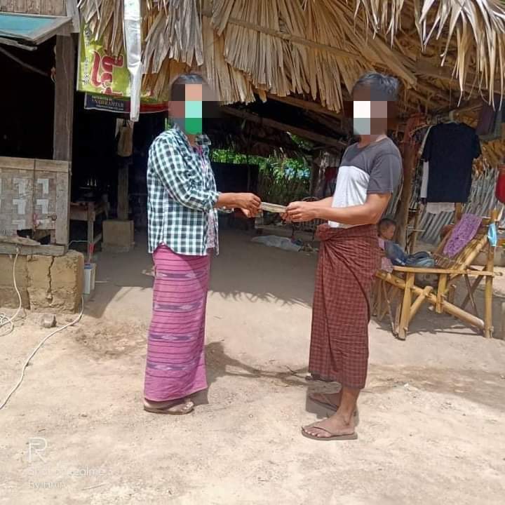 teo919420's tweet photo. The rural land group donated 100,000 kyats each to 10 people in Magway Region  today.  #ChinaSupportingJunta #Aug12Coup  #WhatsHappeningInMyanmar https://t.co/51k7hEsexU