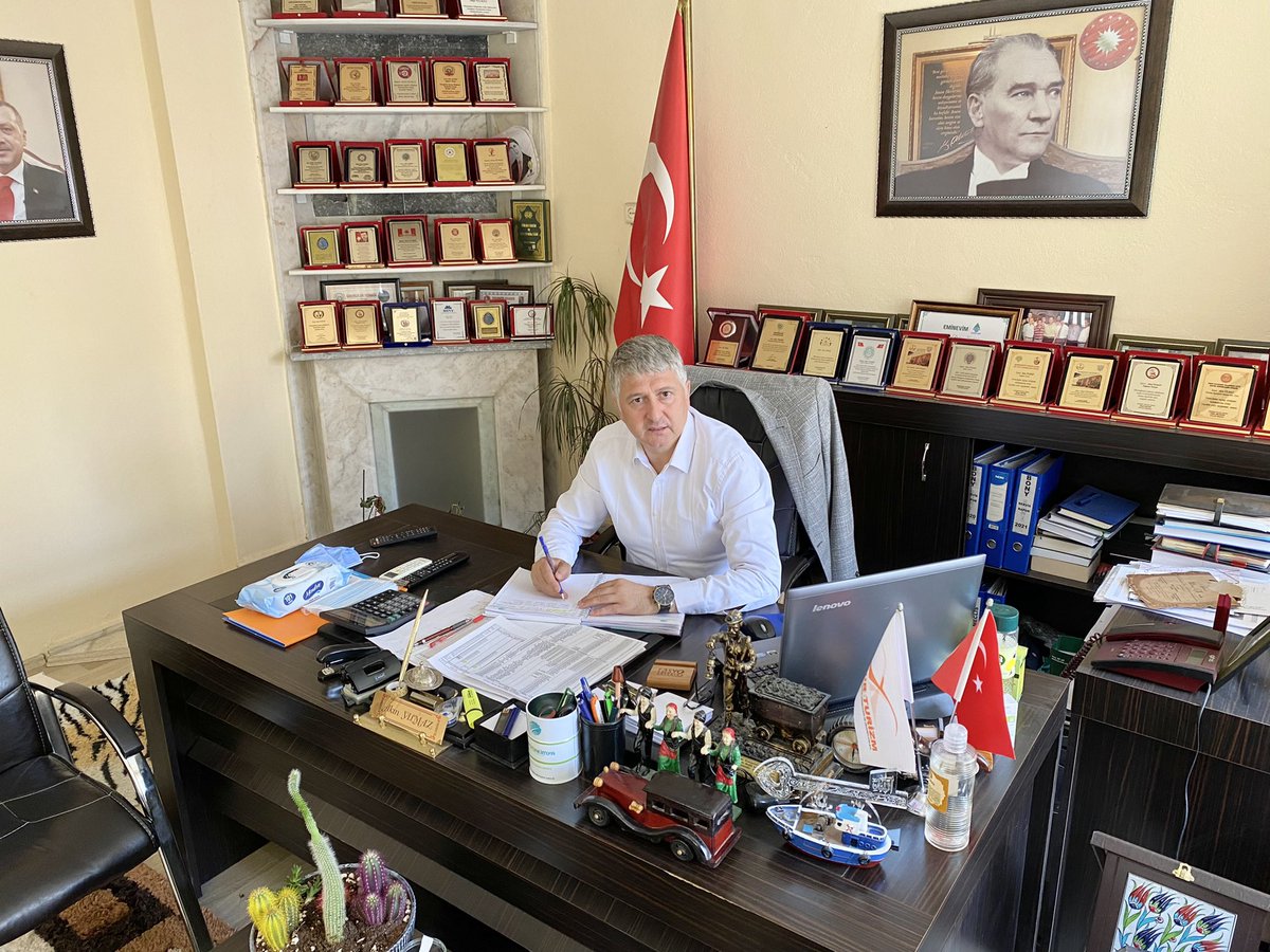 AknYILMAZ4's tweet photo. İşimizin aşımızın ekmeğimizin başında olduğumuz doğrudur.
Gönlü güzel #kalbi temiz #yüreği merhametli #fitneden fesattan #riyadan #dedikodunun uzak tüm gönül dostlarımıza hayırlı günler bereketli helal bol kazançlar diliyorum.￼￼ https://t.co/B3i7J7x6aK