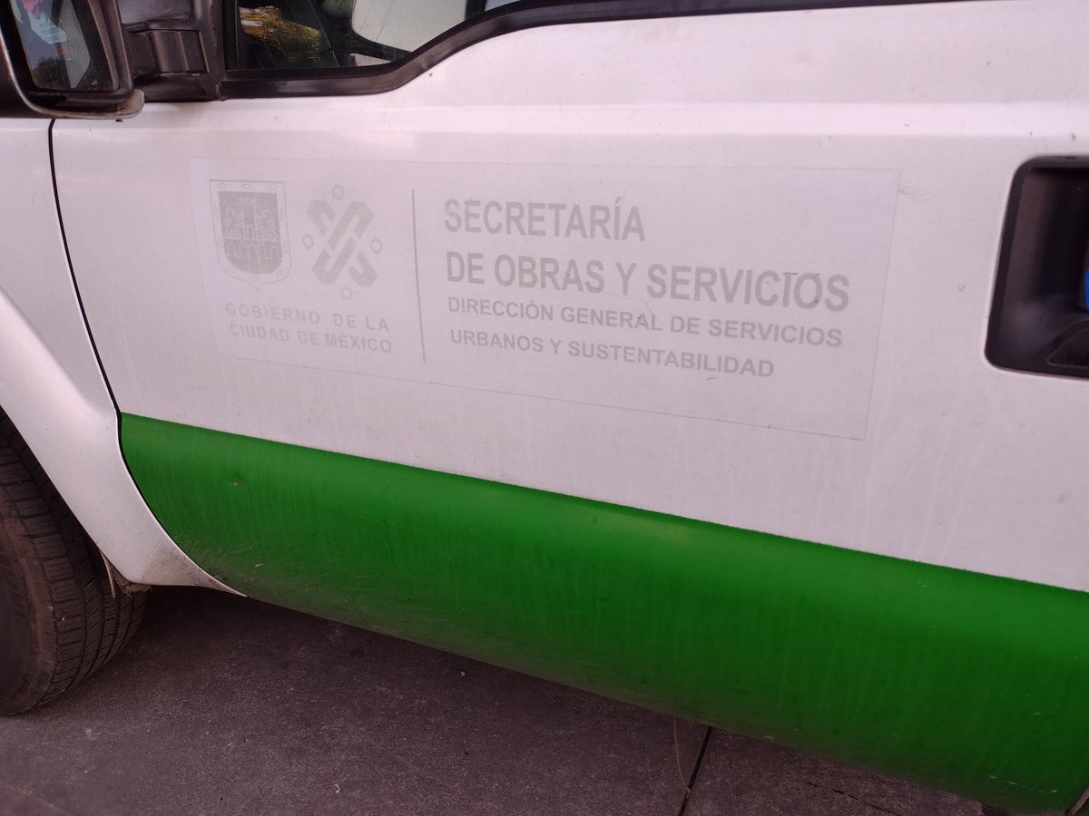 efahefah24's tweet photo. @UCS_GCDMX @OVIALCDMX @SOBSECDMX una vez más como tantas noches, no puede uno ni pasar con silla de ruedas, solicito sanción por parte de policia de tránsito buenas noches, ya no se dónde reportar esto. @NTelevisa_com
Av canal de Tezontle 122 a media cuadra del MB CCH oriente! https://t.co/YD3w2qsifW
