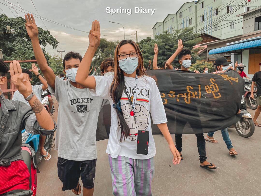 KoZaw_official's tweet photo. MANDALAY | A protest against military dictatorship was staged yesterday by youth from Chan Mya Thar Si. People and activists united peacefully and chanted for justice and democracy. Not that one day but since feb 2021.

#ChinaSupportingJunta
#WhatsHappeningInMyanmar #Aug12Coup https://t.co/cMKV0zldyY