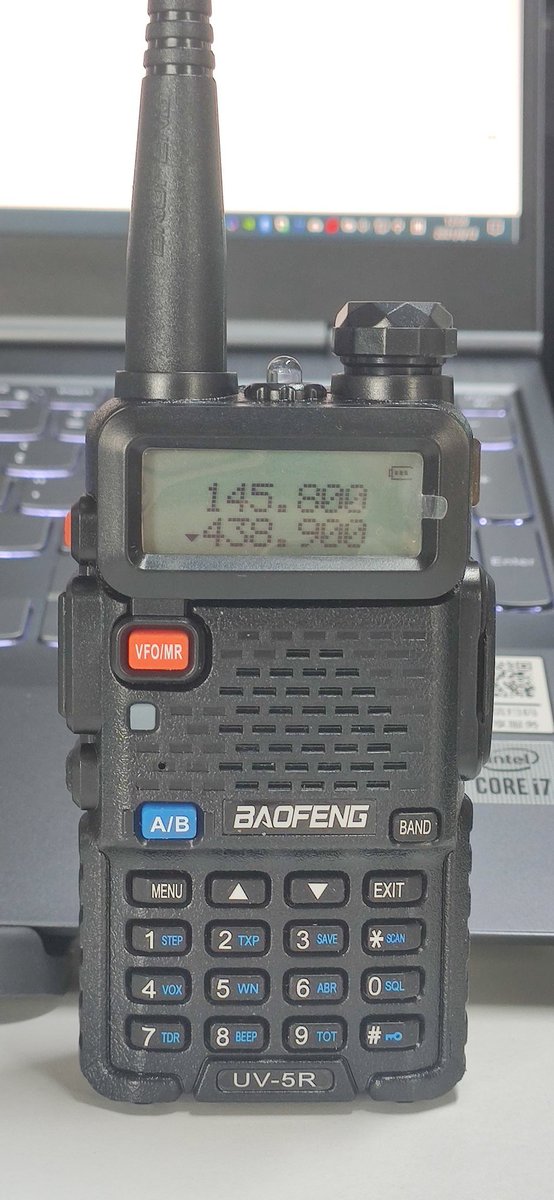 yaohuil's tweet photo. 在TB买了一台UV-5R，90元。
看起来质量还可以，体型小巧，使用方便。 https://t.co/XBueDz3KEh