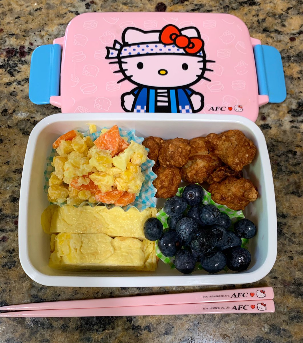 sweets_pinkie's tweet photo. Hello Kitty Bento Lunch Box: Kara-age, Potato Salad, Tamagoyaki, and Blueberries. #hellokittybentobox #hellokittybento #japanesebento #japanesebentobox #japanesefood #karaage #tamagoyaki #potatosalad #blueberries #simplefood https://t.co/wqcWVguG1c