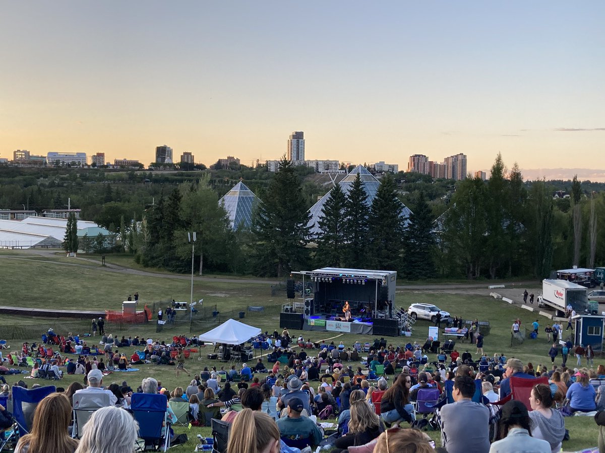 merissafb1's tweet photo. Thank you #martinkerr ! What a beautiful night in YEG for some wonderful music. https://t.co/CLuzRUWBPc