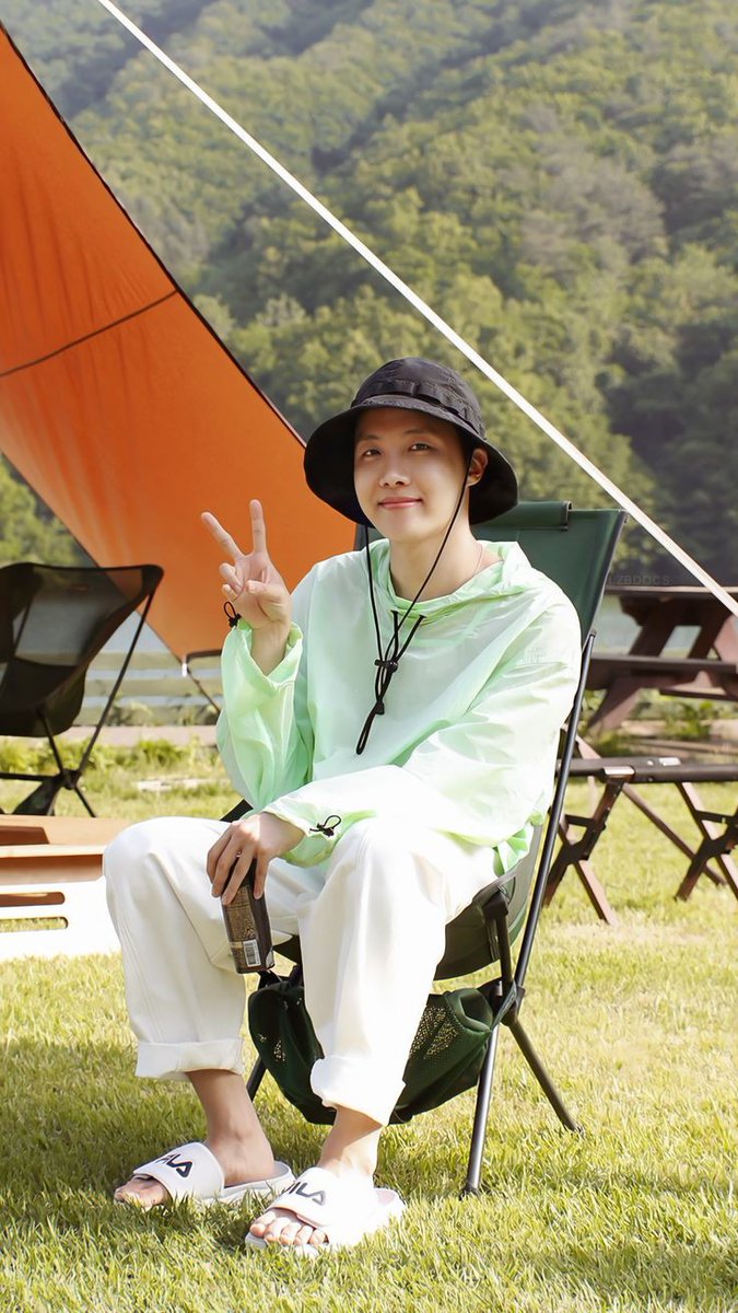deardypalipalin's tweet photo. ภูมิใจที่สุดในโลกเลย #TheFirstAndOnlyJHOPE
#jhope
#JhopeSpotifyKing https://t.co/AQ6XpkzmnP