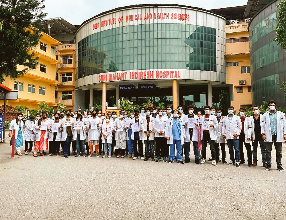 NBhatia75's tweet photo. #OneStateOneStipend #SGRRONSTRIKE Intern Doctors of SGRRMC, Uttrakhand demand same stipend like state medical colleges 17000 Rs. Why DISCRIMINATION among doctors. 160 Rs. pd is less than daily wage labourer @CMOUKReportCard @aajtak @TIRATHSRAWAT @IMAIndiaOrg @ZeeNews @htTweets https://t.co/A8ullfIdP6
