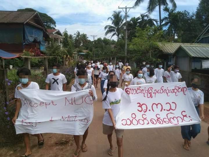 23JimX's tweet photo. Basic education students union from #Launglone tsp, #Dawei staged the protest to recognize @NUGMyanmar by int'l community and reject the military dictatorship on today.

#ChinaSupportingJunta
#Aug12Coup 
#WhatsHappeningInMyanmar
#AcceptNUG_RejectMilitary https://t.co/IyZsMsz8It