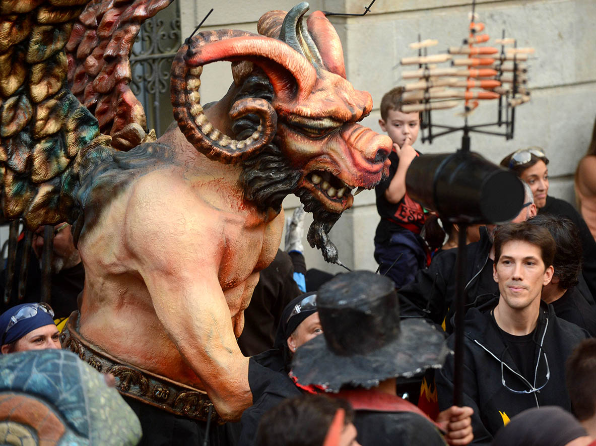 Saps qui és l'Atzeries?👹 És el drac de la <a href="/VellaDeGracia/">Vella de Gràcia</a>.🐉

Es va estrenar l'any 2016 i el podreu veure actuar per la #festamajor de @festagracia.🔥 @cccpg <a href="/Bcn_Gracia/">BCN Gràcia</a> #culturapopular

Descobreix-lo aquí <a href="/AtzeriesVella/">Atzeries de la Vella</a>👇 
ow.ly/yFLV50FxwjU