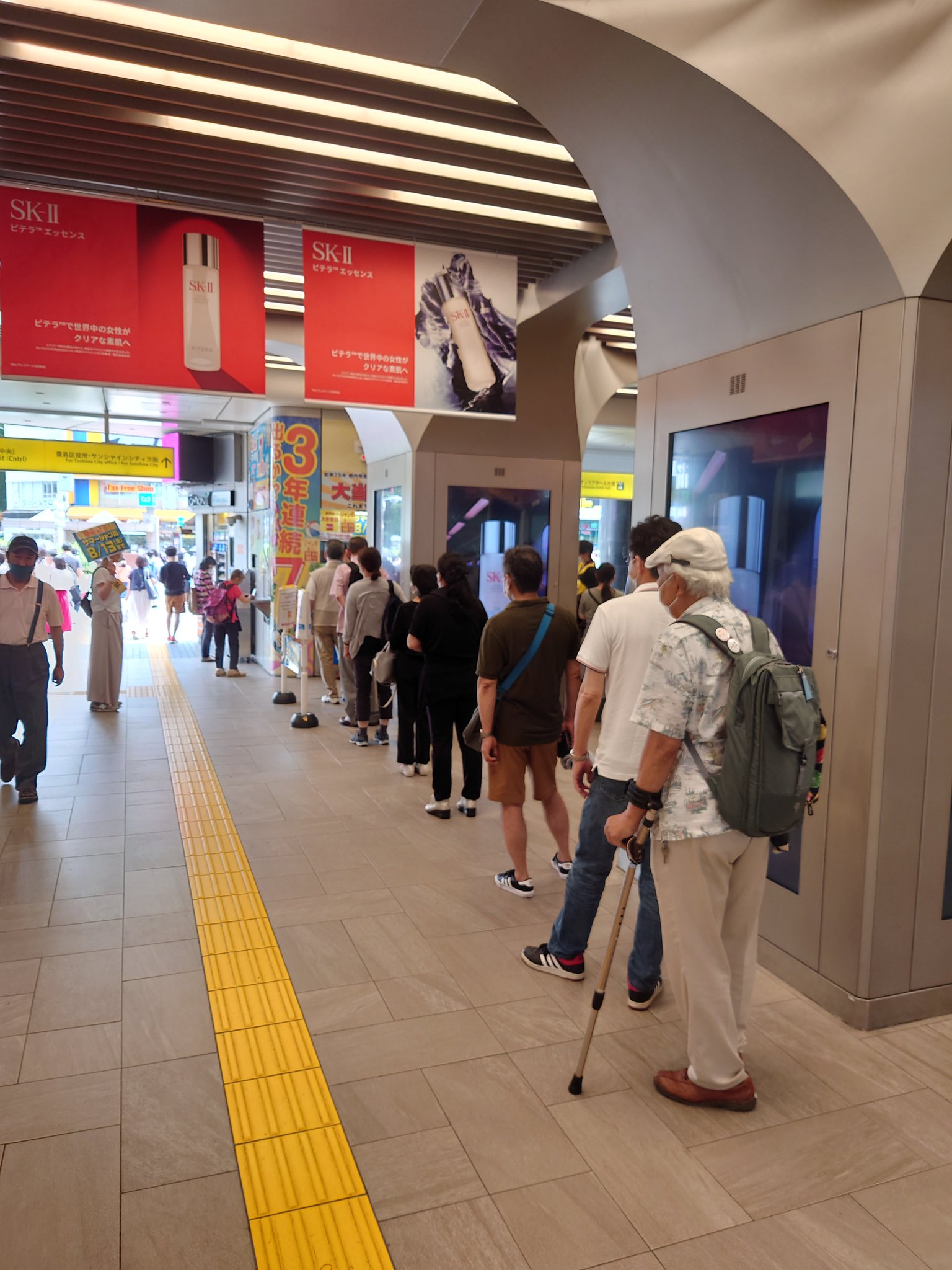 池袋東口西武線駅構内宝くじ売り場 Ikebutakarakuji Twitter