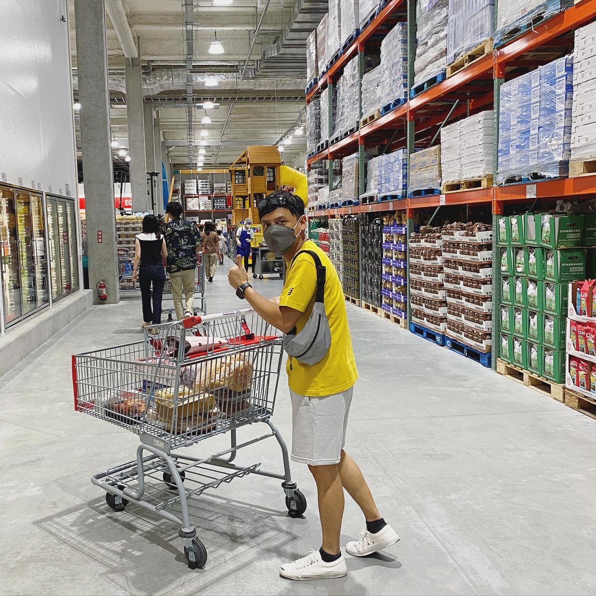 umhanrivera's tweet photo. Another happiest place on earth. ☺️👌🏼💯🛒 #CostcoJapan https://t.co/jsIhECofBq