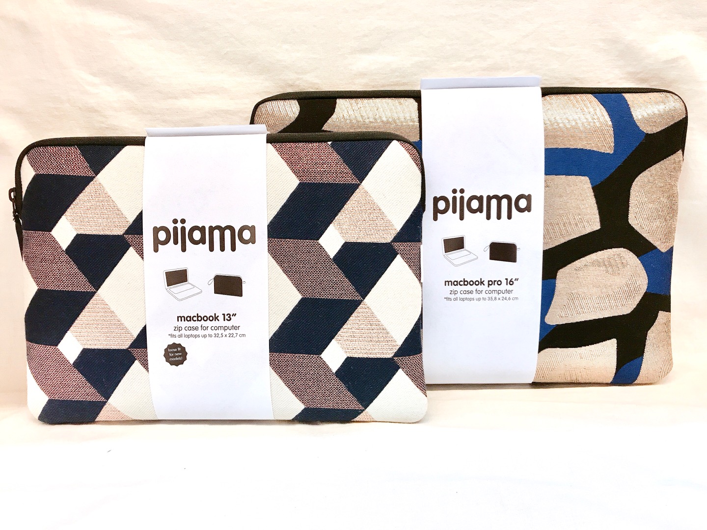 スミス 二子玉川ライズドッグウッドプラザ ミラノのガジェットケース Pijama ピジャマ のご紹介です 日本語で パジャマ を意味するブランド名には 無機質なデジタルガジェットも 眠りにつく時はパジャマを着せてあげよう という思いが込められて