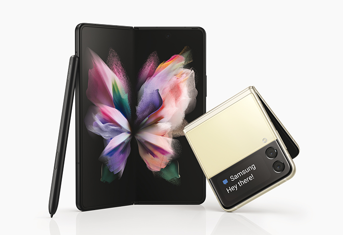 947's tweet image. Do you Flip or Unfold? 
Want to WIN your share of R20,000 or a #GalaxyZFlip3? 
You could, with Galaxy #FlipOrUnfoldFridays until 10 September.
To enter, comment with either #IChooseFold or #IChooseFlip &amp;amp; tag @947 &amp;amp; @SamsungMobileSA! 
T's &amp;amp; C's apply.