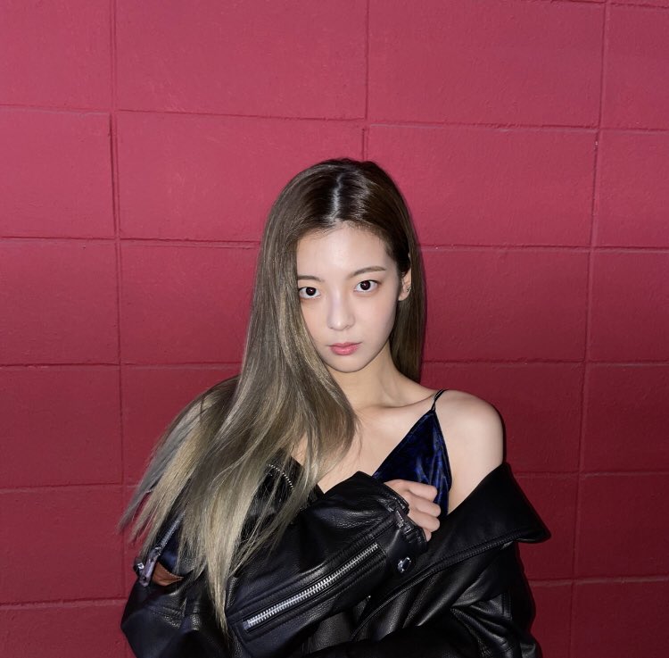 lia looks. (@jlsulooks) on Twitter photo 