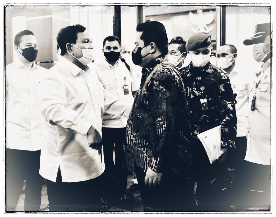 menhanprabowo's tweet photo. Walaupun berbeda pandangan saat PILPRES 2019 silam, Prabowo dan eks Presiden Inter Milan itu tetap memegang erat tali silaturahim. Memprioritaskan urusan negara dan mengesampingkan urusan pribadi. 

#MenhanPrabowo #PrabowoSubianto #ErickThohir  #NKRI #BUMN #kementerianpertahanan https://t.co/YDyDmO6ufr