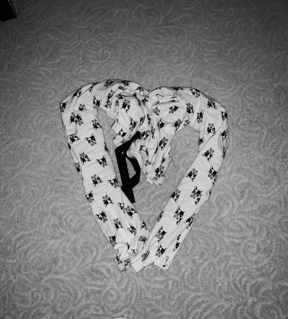 sofescobedo's tweet photo. So this is what my bby does when I leave my pjs all over the room https://t.co/JuzA5osGEb