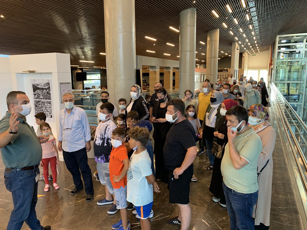Osmangazibldgsm's tweet photo. Yüzme branşı öğrenci ve velilerimizle @FetihMuzesi ziyareti gerçekleştirdik. İlgi ve alakalarından dolayı @FetihMuzesi yöneticileri ve çalışanlarına teşekkür ederiz. 
Biz de spor sadece spor değildir. https://t.co/BaWZdbuprA