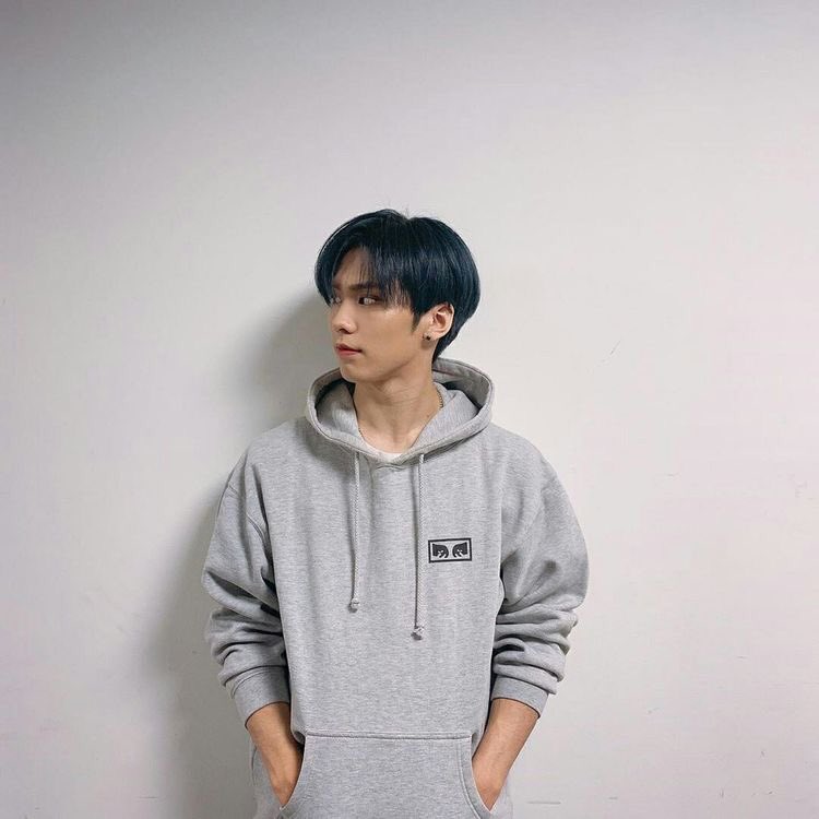 arohaaa6_'s tweet photo. @ShopeeID Hadir min 🙌🏻 Ini bias ku Rocky 
#AlbumAstroDariShopee https://t.co/mrrGM31KhX