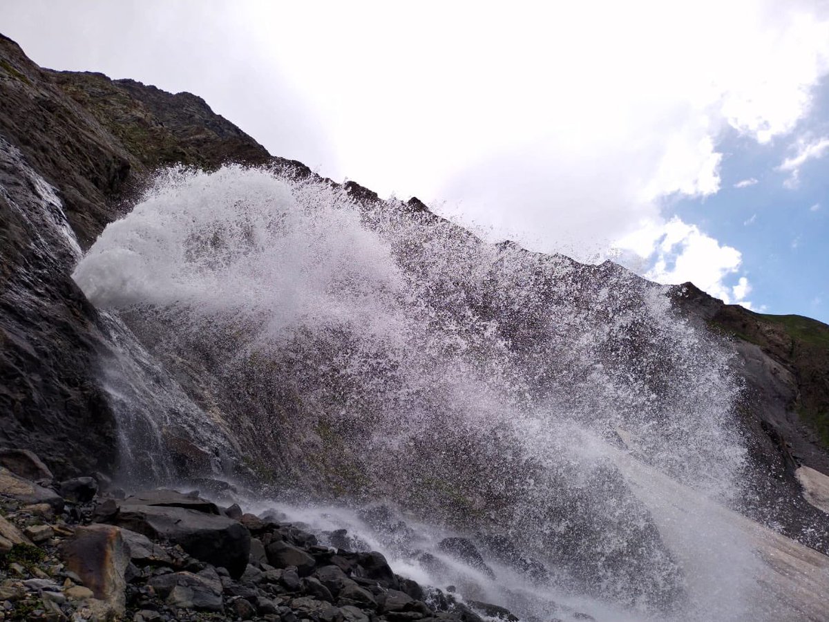 gijojoseph1982's tweet photo. #TulailValley of Gurez, the valley of peace, beauty and prosperity. Same can’t be captured by cameras, but a real treat to own eyes and soul. The beautiful nature crafted water fountain #SofieKashmir   #KashmirForTiranga #KashmirTourism @Snow61078072 @RadioChinar @Tulailreporting https://t.co/lfRvDSm79K