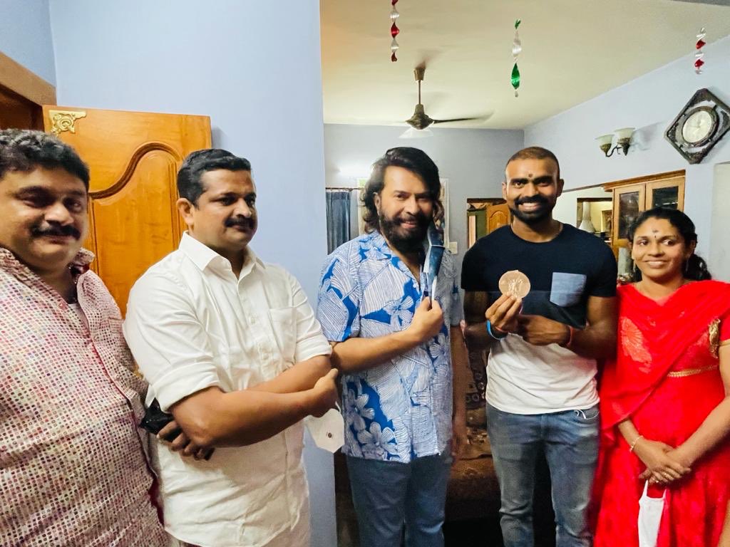 sri50's tweet photo. #Hockey star goalkeeper #Srijesh had a surprise visitor at his home in #Kochi today - Malayalam megastar @mammukka, who personally came to wish him on #India’s outstanding performance and #Bronze medal at the #Olympics. https://t.co/tOqwM0CFiU