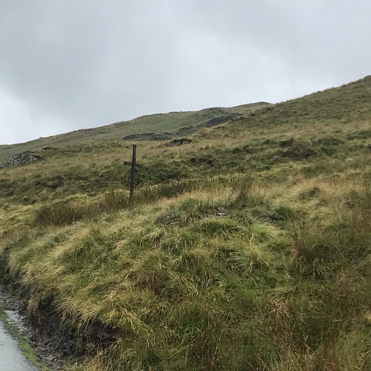 F_F_Podcast's tweet photo. With a visit to Bwlch y Groes (pass of the cross) and some last appreciation of the countryside, our Arthurian #WelshHiatus came to an end…
Gotta give a shout out to @rexfactorpod, who made the long drive home (SO MUCH TRAFFIC!!!) much more entertaining!!
Thank you, lads! 👑 https://t.co/IL0ep1kDjw