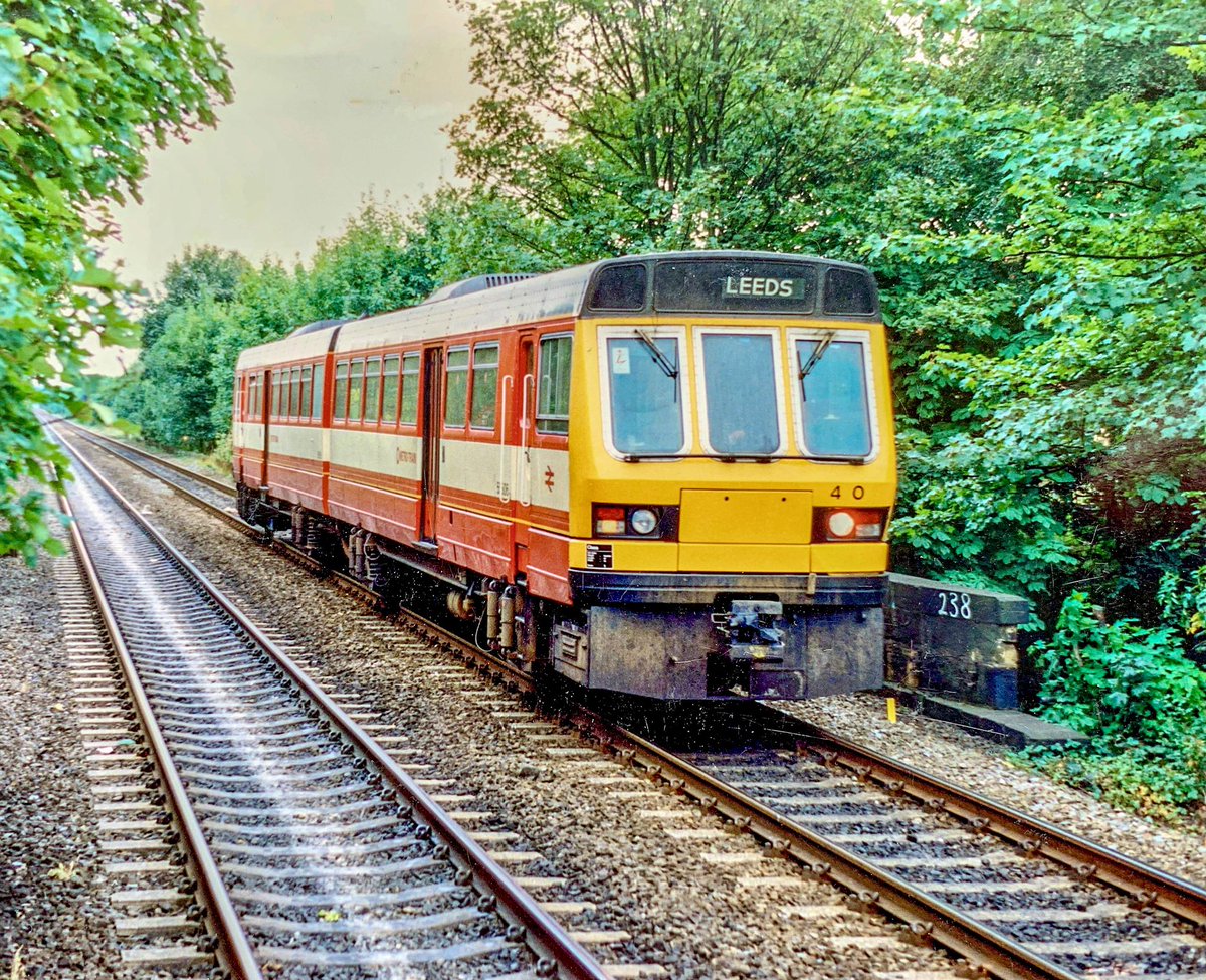 miles_chains's tweet image. 141105 In its distinctive WYPTE red and cream livery approaches Woodlesford station on a service from Goole to Leeds. #Class141 #Railbus #WYPTE #Trainspotting #BritishRail
