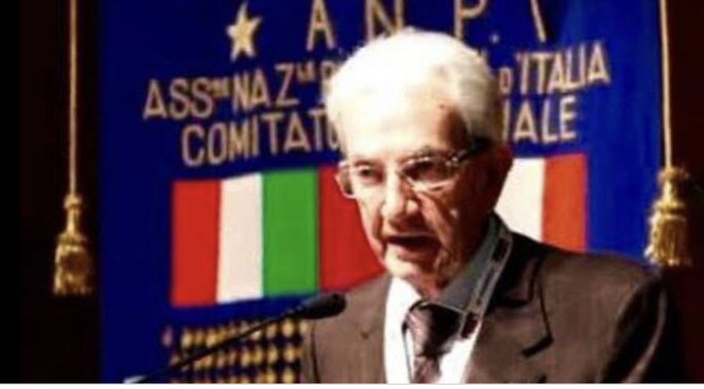 Una vita di #Resistenza, democrazia e #Costituzione. Una lucidità rara in tempi bui. Tanti auguri e un abbraccio a #CarloSmuraglia per i suoi 98 anni. Partigiano, accademico, avvocato, attento difensore dei diritti