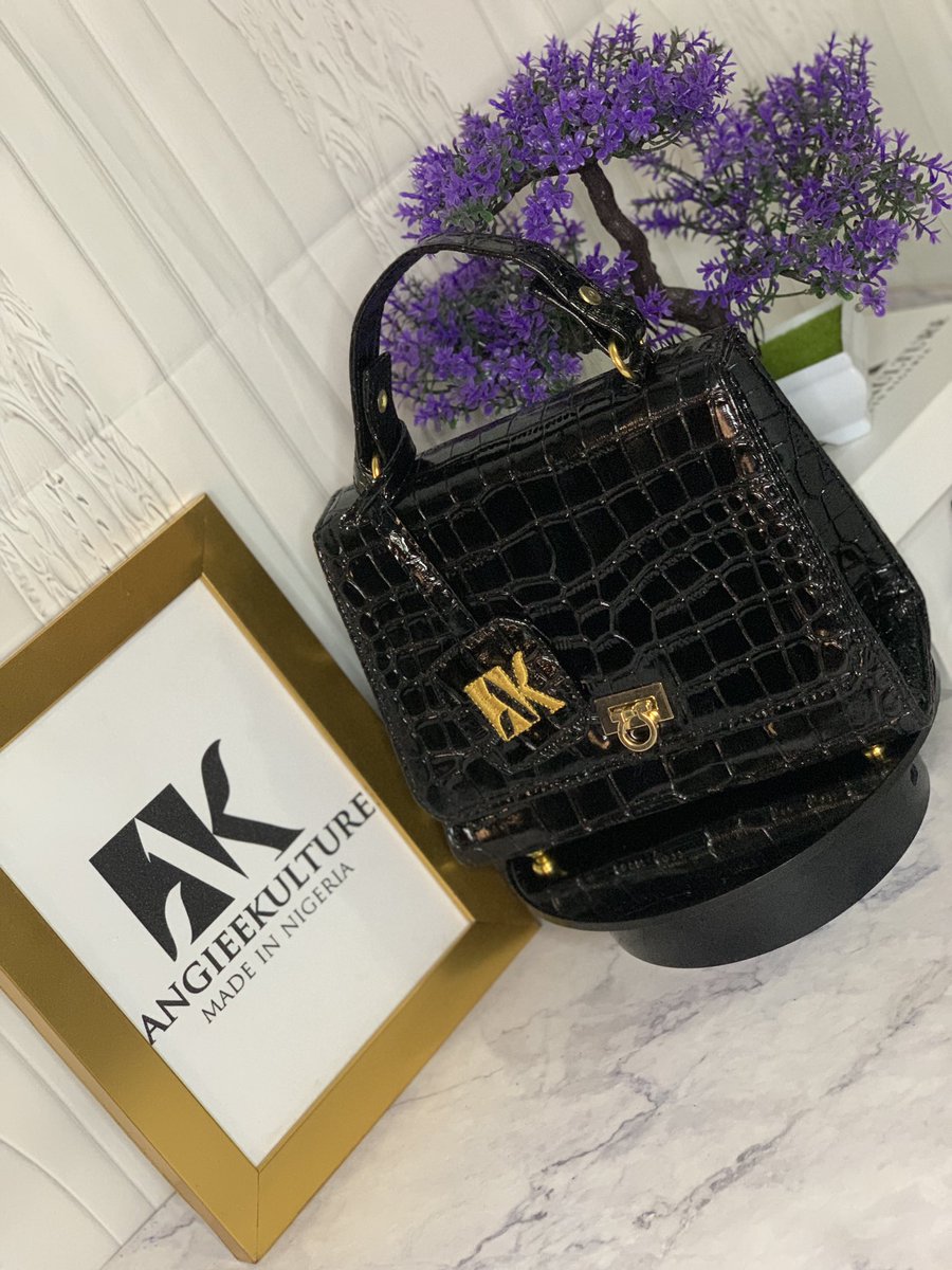 Introducing “THE LAUREN BAG” of <a href="/angieekulture/">www.Angieekulture.com.ng 👣👜🇳🇬</a> 🥳🥳🥳🥳🥳🥳

Available in:

📌 White 
📌 Black
📌 Yellow 

Price: N8,500

✔️Midi Size
✔️Office Bag
✔️Comes with an extra long strap

MADE IN NIGERIA 
Brand <a href="/angieekulture/">www.Angieekulture.com.ng 👣👜🇳🇬</a>