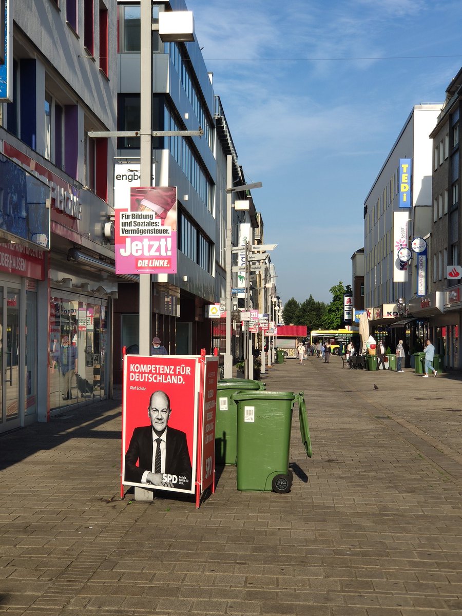 Auf der Marktstraße hat der Wahlkampf zur Bundestagswahl begonnen. Die ersten Plakate hängen. Am schnellsten war diesmal die SPD, nach zwei Tagen kam Die Linke dazu.