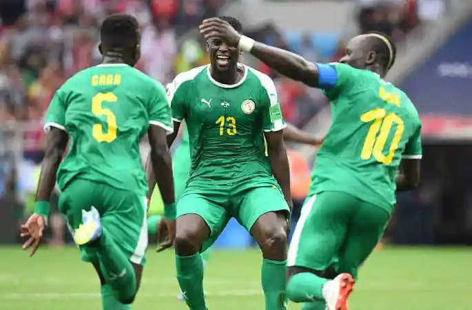 La <a href="/fifacom_fr/">FIFA (Français)</a> a communiqué ce jeudi son classement des nations mondiales. 

Le #Sénégal (21e) reste leader en #Afrique devant la Tunisie (28e), l’Algérie (30e), le Maroc et le Nigéria étant les autres équipes africaines du Top 50 au monde.

#Football <a href="/caf_online_FR/">CAF - FR</a>