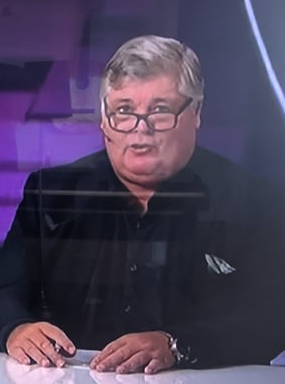 brun_sas's tweet photo. Peter Harryson ser orimligt fräsch ut för att vara 73, bra jobbat! https://t.co/epKpYCecFN