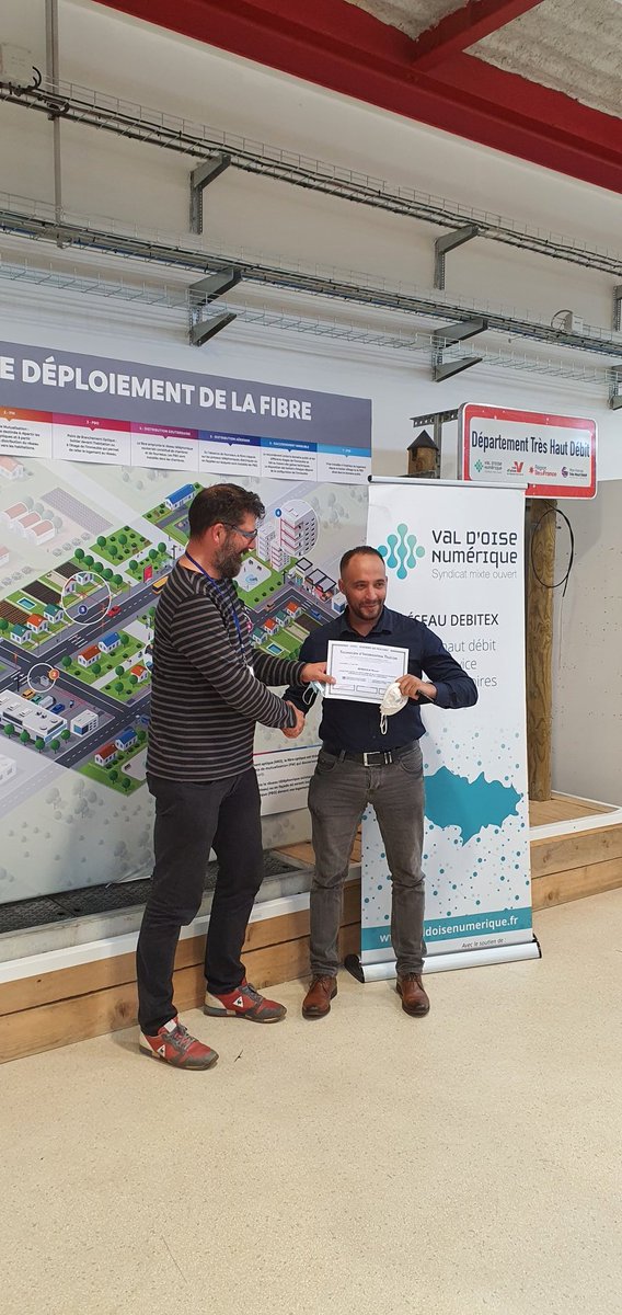 Rachid Adda (privé) (@rachid_adda) on Twitter photo Après 5 mois au Hub NikolaTesla, c'est la remise des titres de technicien d'intervention télécom (fibre optique) pour la 1ère promotion 2021 : 15 titrés sur 16 ! Cette formation a été dispensée par l'Académie des Télécoms dans le cadre du PRIC <a href="/iledefrance/">Région Île-de-France</a> porté par <a href="/valdoisenum/">Val d'Oise Numérique</a>. Après 5 mois au Hub NikolaTesla, c'est la remise des titres de technicien d'intervention télécom (fibre optique) pour la 1ère promotion 2021 : 15 titrés sur 16 ! Cette formation a été dispensée par l'Académie des Télécoms dans le cadre du PRIC <a href="/iledefrance/">Région Île-de-France</a> porté par <a href="/valdoisenum/">Val d'Oise Numérique</a>.