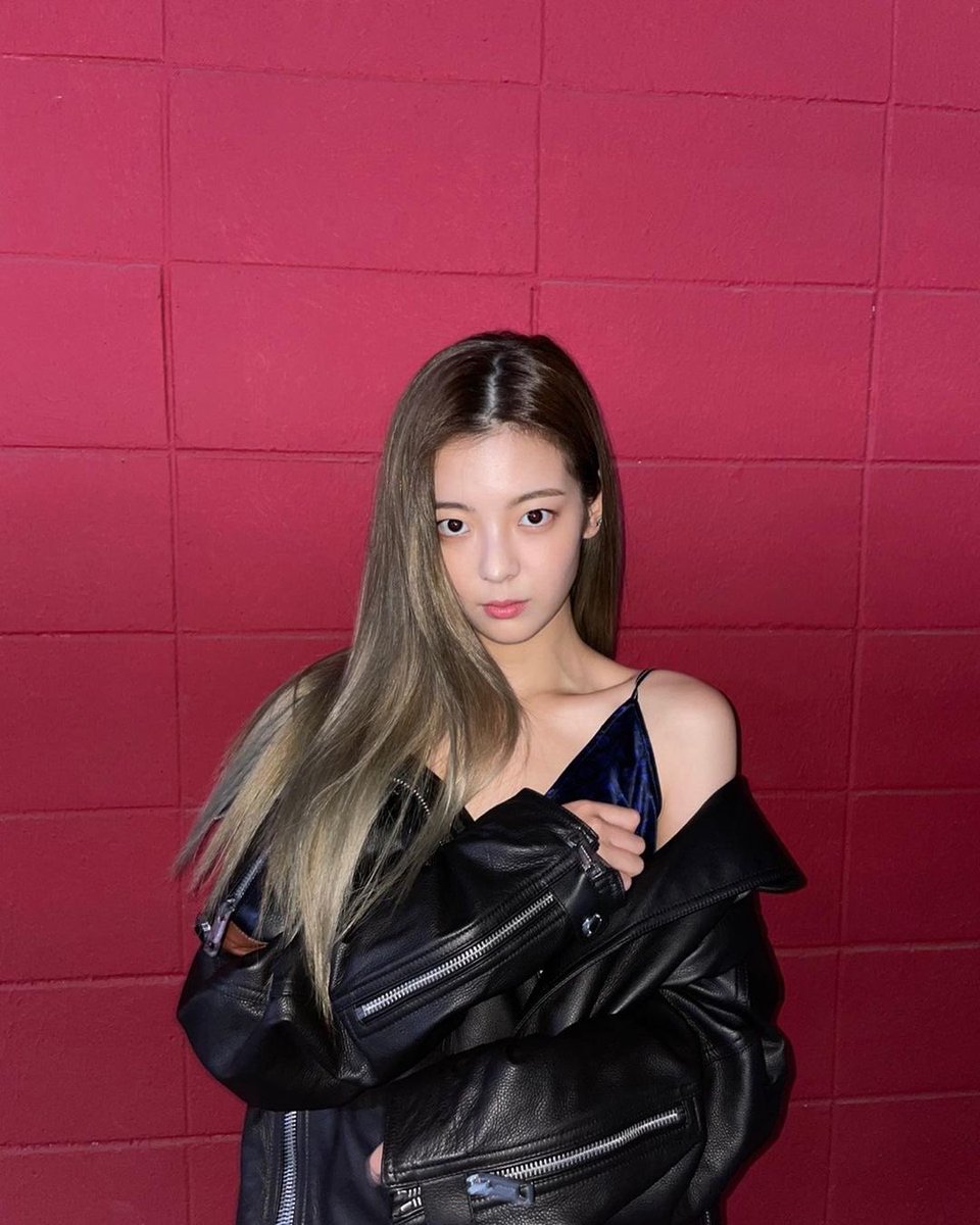 jiiszu's tweet photo. ㅤ
ㅤㅤㅤㅤ⎙↻Aline's upchar ✧・ﾟ｡↷
                          #아린시아의
ㅤ instagram update https://t.co/e8jdUqkLTY